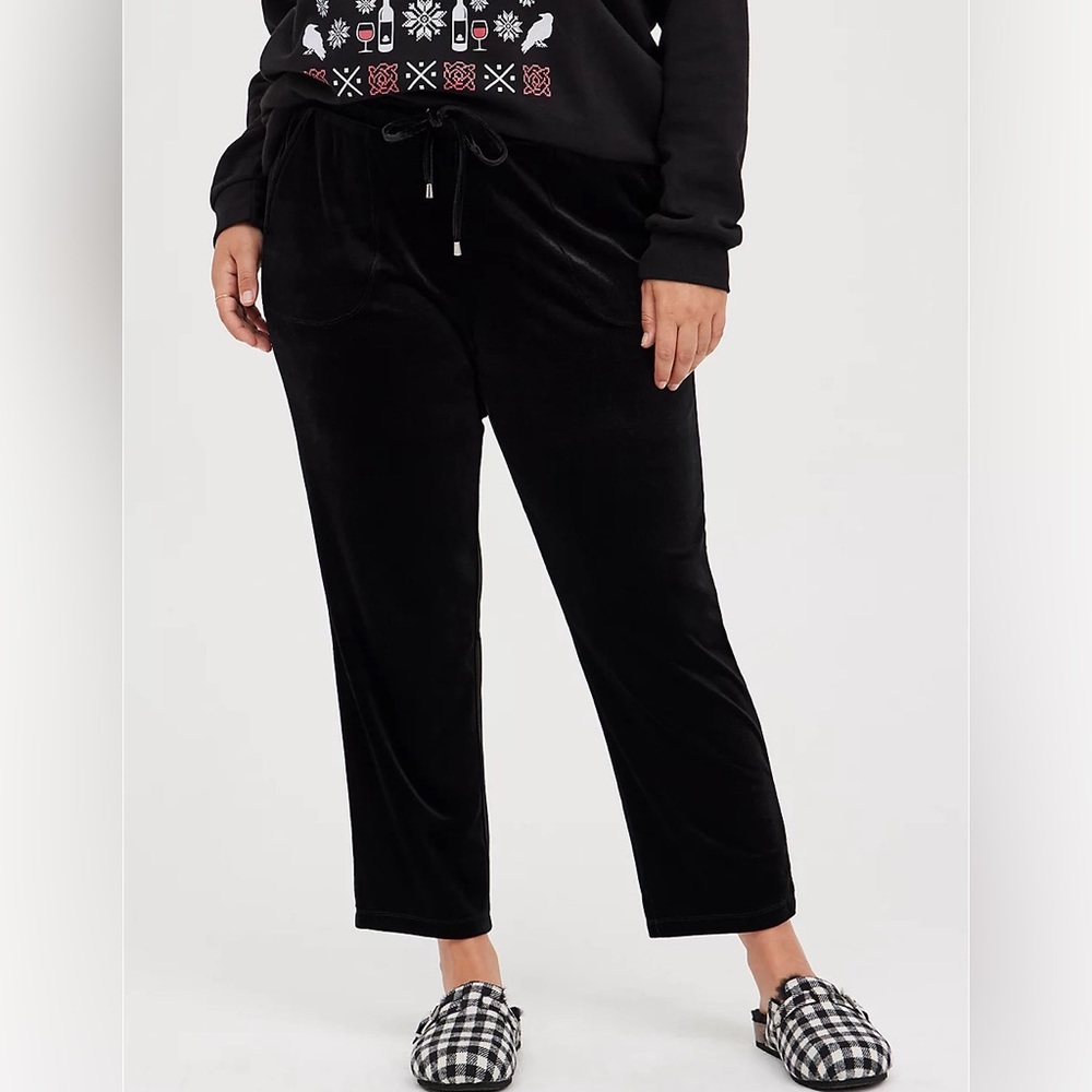 NWT! Torrid 4 PULL-ON RELAXED TAPER VELVET HIGH-RISE PANT